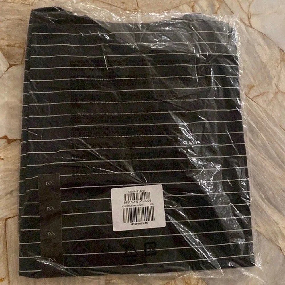 Banana Republic PREMIUM WASH T-SHIRT  Navy with White Stripes  XL